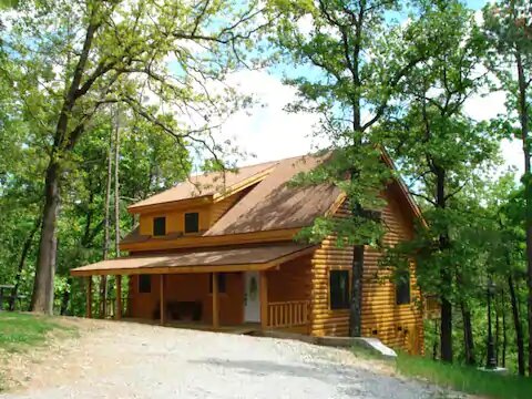 Best Cabin Rentals in Missouri: Pet Friendly, Luxury & Family Stays in Branson - Missouri is a dream destination for travelers looking to relax, reconnect with nature, and enjoy quality time with loved ones. 