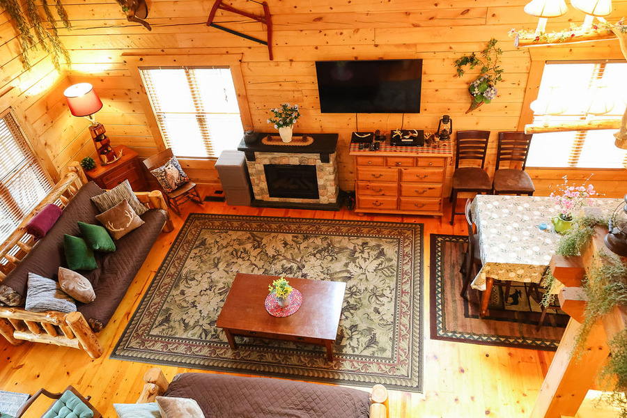 Discover top-rated Branson cabin rentals offering luxury amenities, affordable rates, and spacious accommodations for families, couples, and group vacations.