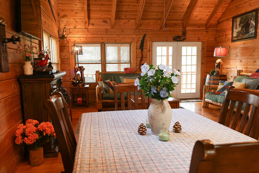 Find your next luxurious cabin rentals Branson Missouri, pet friendly cabin rentals Missouri, Branson MO cabins with Jacuzzi, and cabin rentals in Blue Eye MO for your family vacation. 